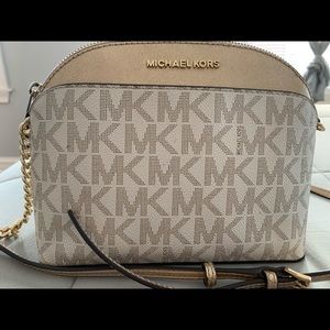 Michael Kors purse cross body